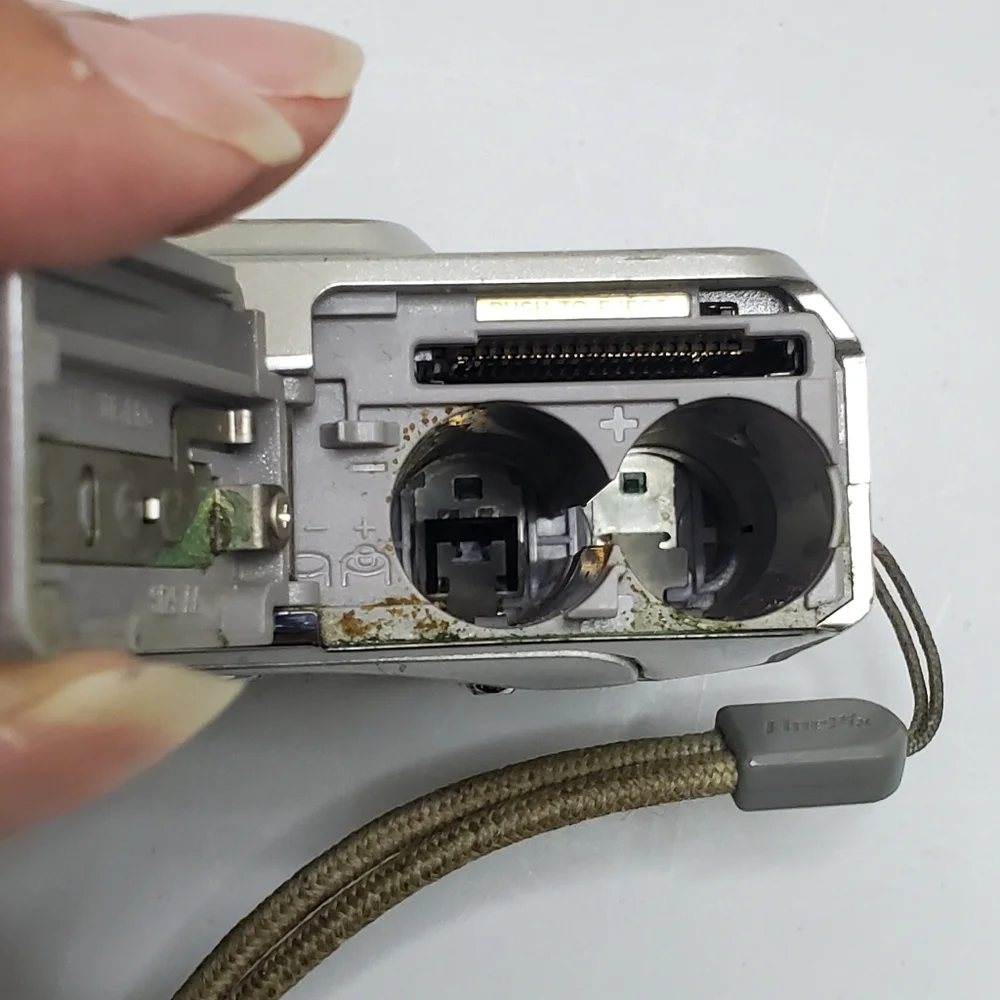 Fuji - FinePix 5.1MP Compact Digital Camera - For Parts Only